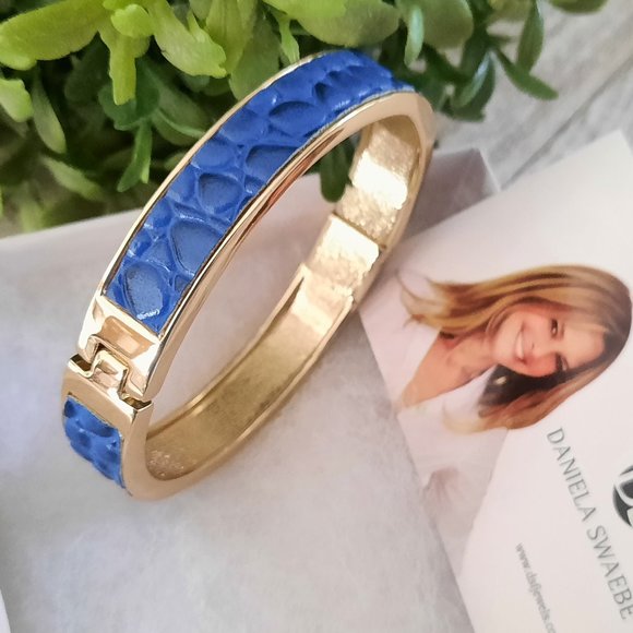 Daniela Swaebe Zaffre Blue Crocodile Inlay Thin Hinge Bangle - Goldtone, New! - Picture 2 of 16